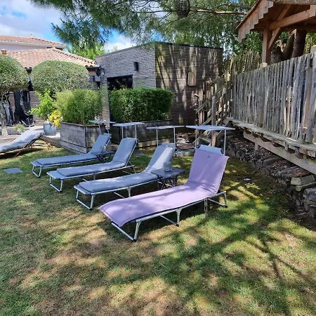 Bed and breakfast Le Clos Des Romarins 3*