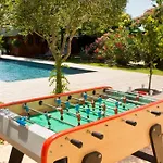 Le Clos Des Romarins לינה וארוחת בוקר