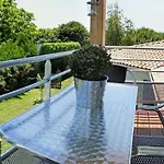 לינה וארוחת בוקר Le Clos Des Romarins