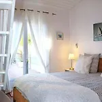 Le Clos Des Romarins לינה וארוחת בוקר 3*