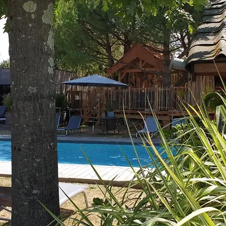 Nocleg ze śniadaniem Le Clos Des Romarins 3*