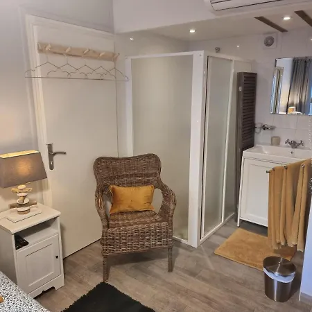 Le Clos Des Romarins Nocleg ze śniadaniem 3*