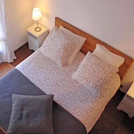 Le Clos Des Romarins Bed & Breakfast