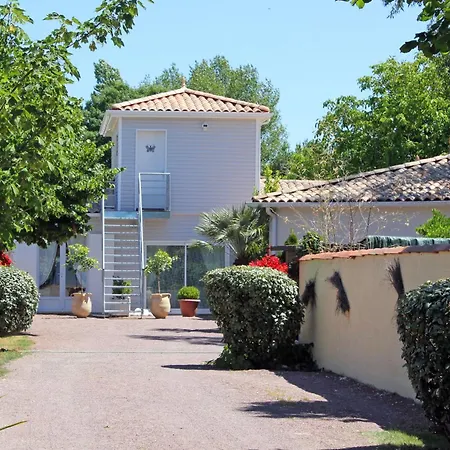 לינה וארוחת בוקר Le Clos Des Romarins סן-פאלה-סור-מר